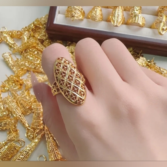 ♥️ 5 / $20 Elegant Gold Women's Ring Size Filgree Style 💛 - Picture 4 of 6